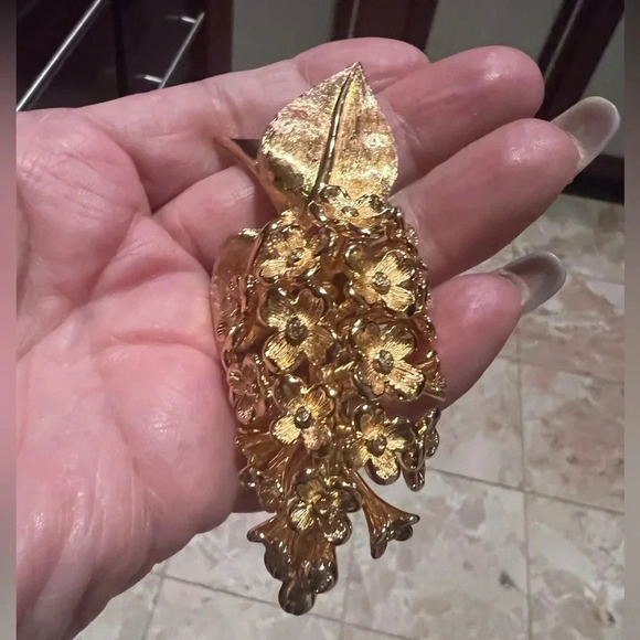 Dior Vintage Grape Brooch with crystals - Picture 2 of 4